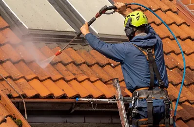 Démoussage et hydrofuge de toiture à Sains-Richaumont